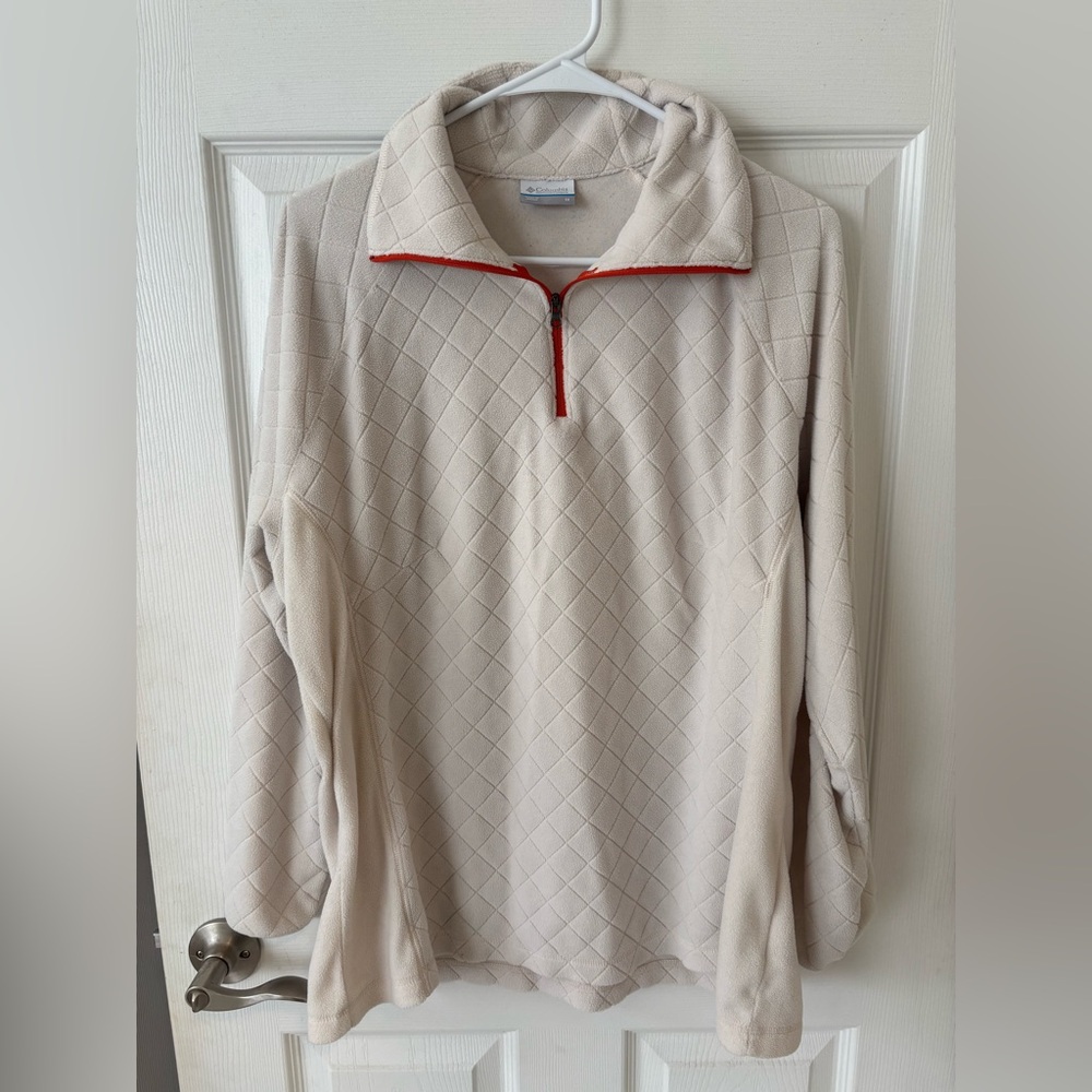 Cream color‎ Columbia Pullover